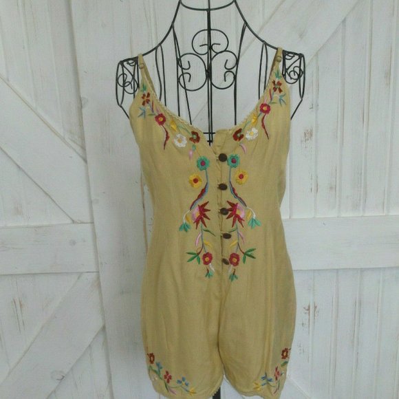 ✨ Urban Outfitters Embroidered Floral Romper - Picture 1 of 6